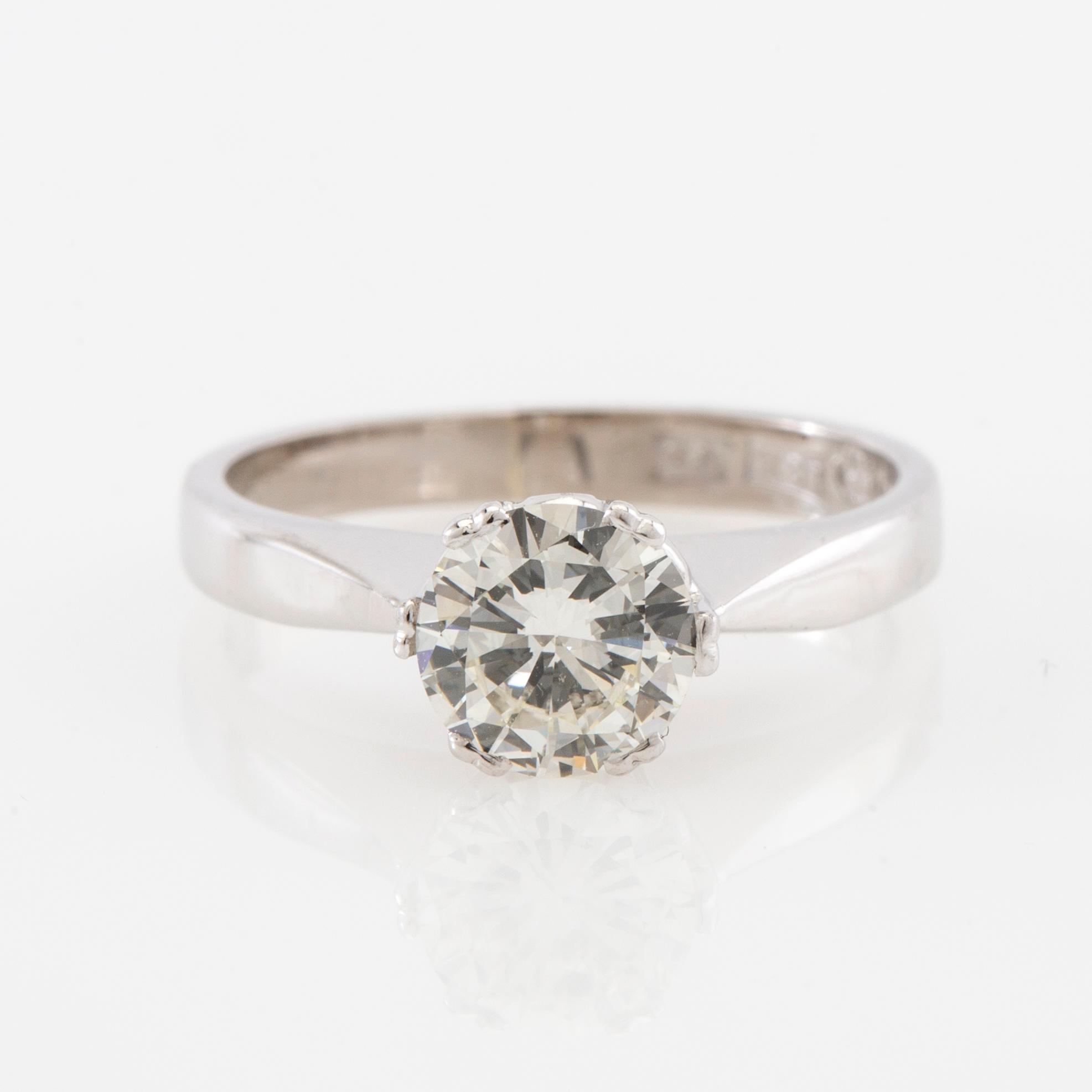 Solitaire ring in 18K white gold with a round brilliant-cut diamond, Bo Cedstam Stockholm 1971.