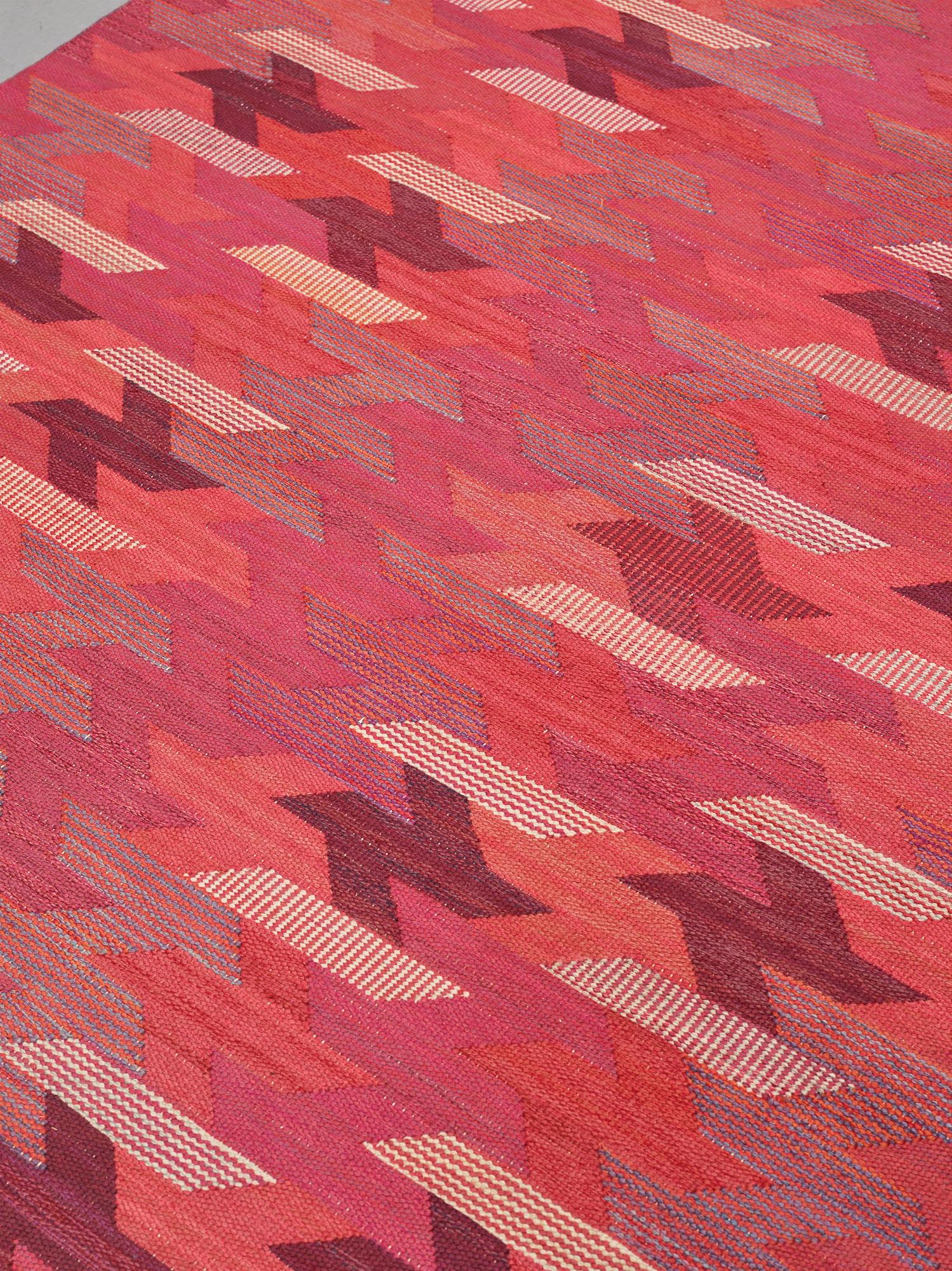 Barbro Nilsson, Matto, "Rödarp", flat weave, ca 298-299 x 185-188 cm, signed AB MMF BN.