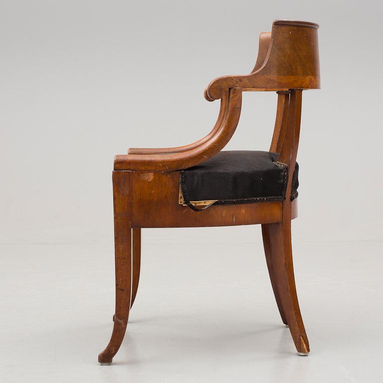 KARMSTOL/SKRIVBORDSSTOL, empire. 1800-talets andra kvartal.