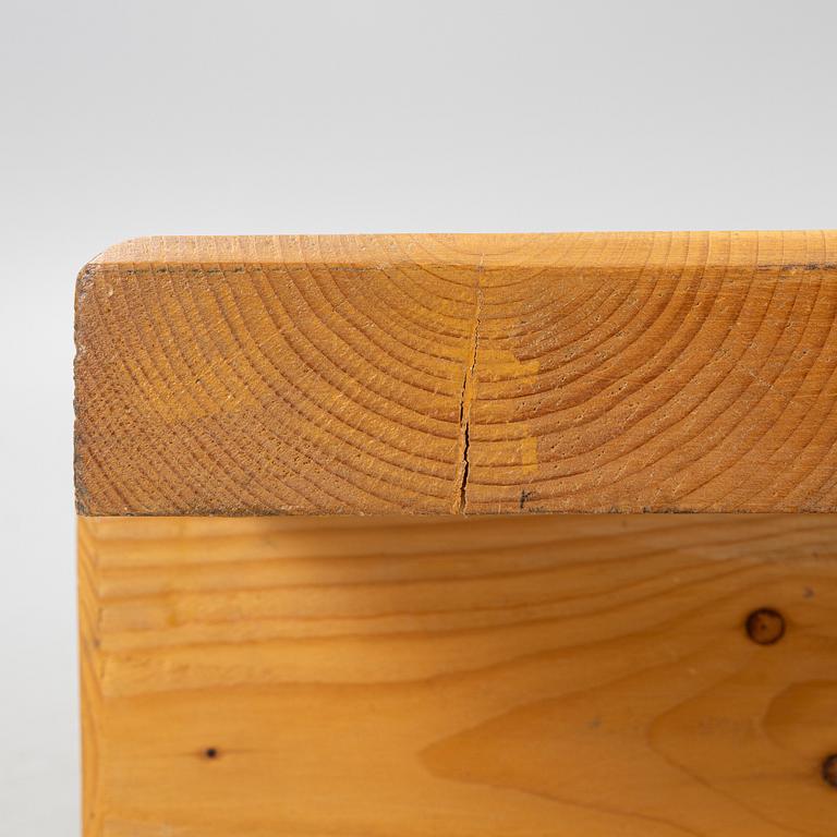 Bench. Late 20th century.