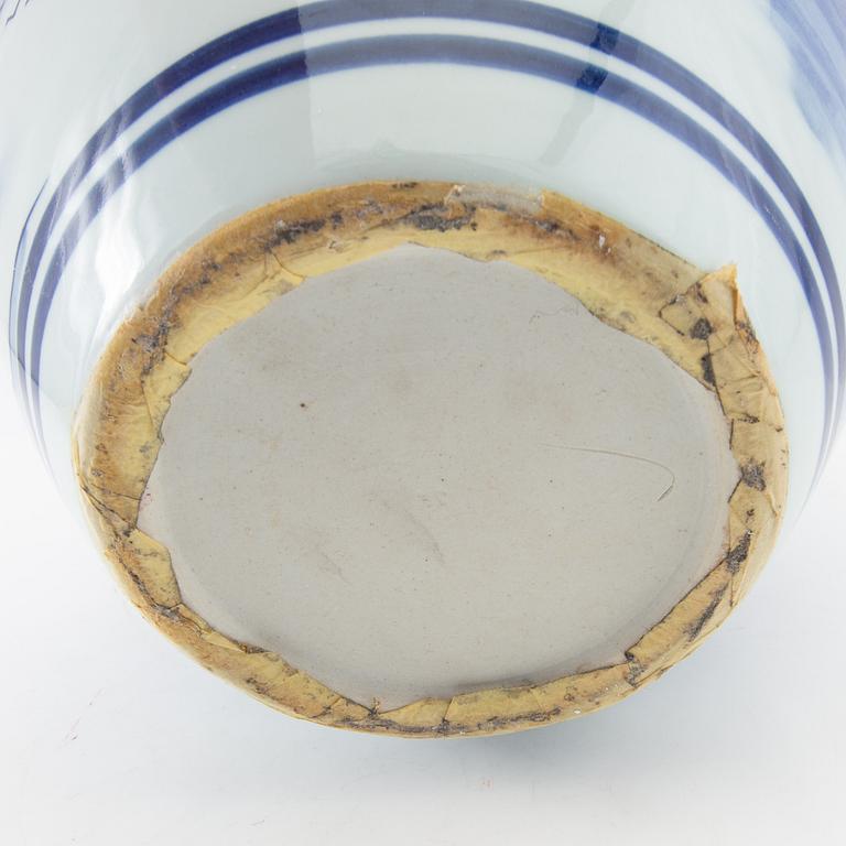 Floor vase Japan 20th century porcelain.