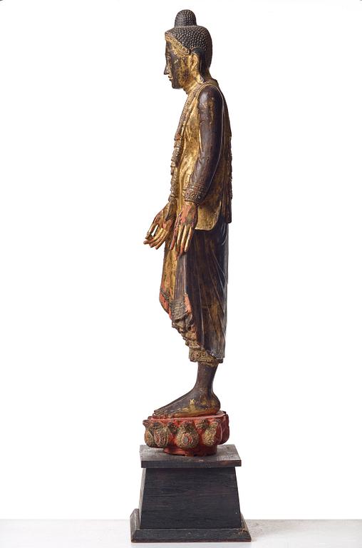 BUDDHA, förgyllt och lackerat trä. Burma, Mandalay perioden.