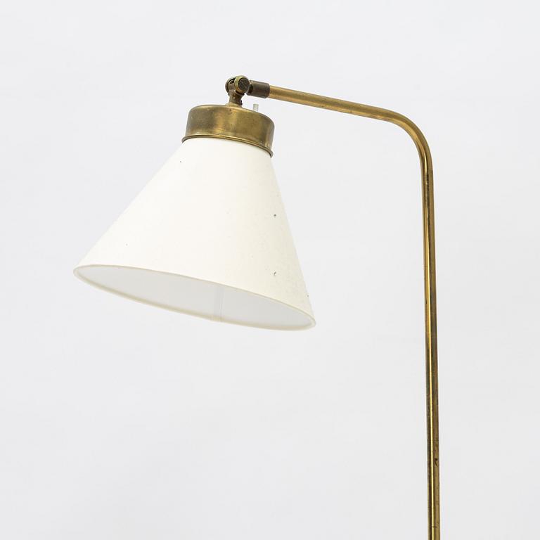 Josef Frank, golvlampa, modell "1842", Firma Svenskt Tenn, Stockholm, 1900-talets andra hälft.