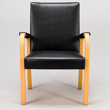 Alvar Aalto, ALVAR AALTO, A 1970/1980s armchair for Artek.