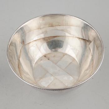 A collection of silver, 7 pcs, i.a needle dishes, 19th-20th century. Weight 335 g.