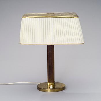 PAAVO TYNELL, BORDSLAMPA. Modell 5066, Taito Oy, 1940-tal.