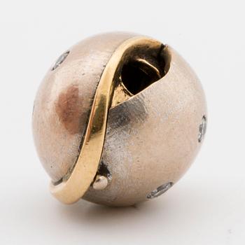 OLE LYNGGAARD, bead clasp with brilliant-cut diamonds ca 0.10 cts.