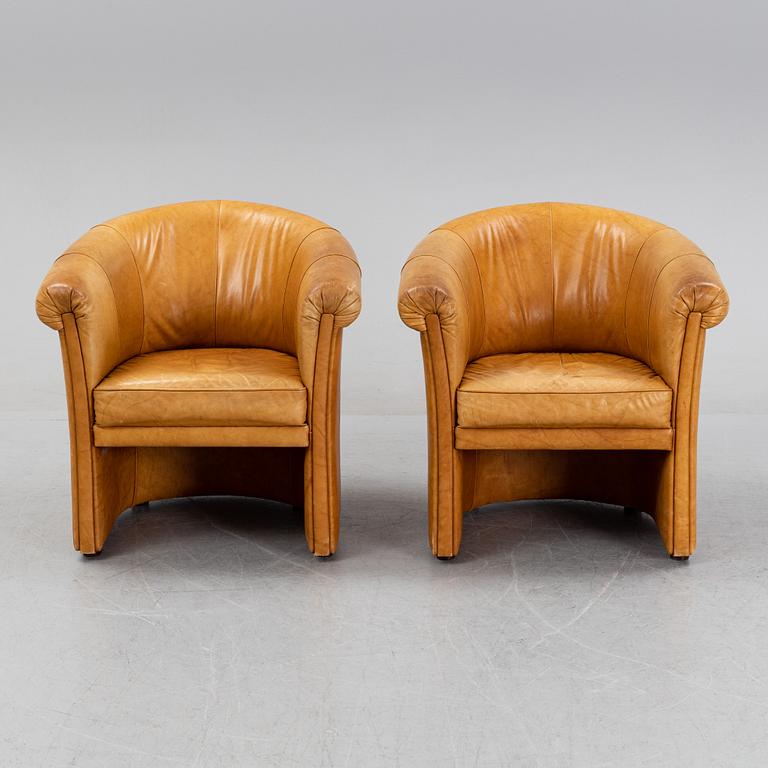 A pair of leather lounge chairs from Futura, Italy, late 20th Century.