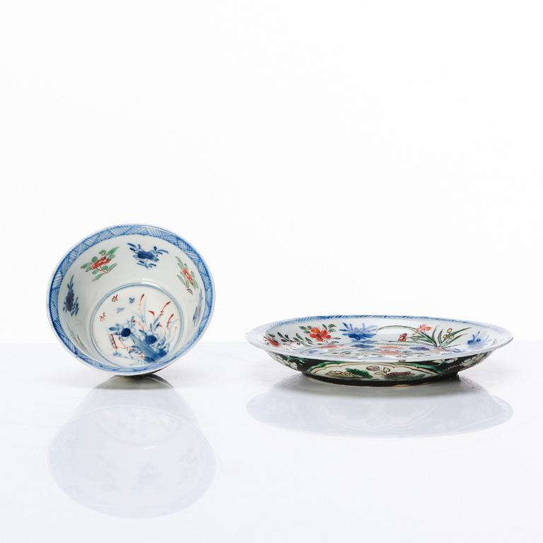 Kopp med fat, porslin. Kina, Qingdynastin, Kangxi (1662-1722).