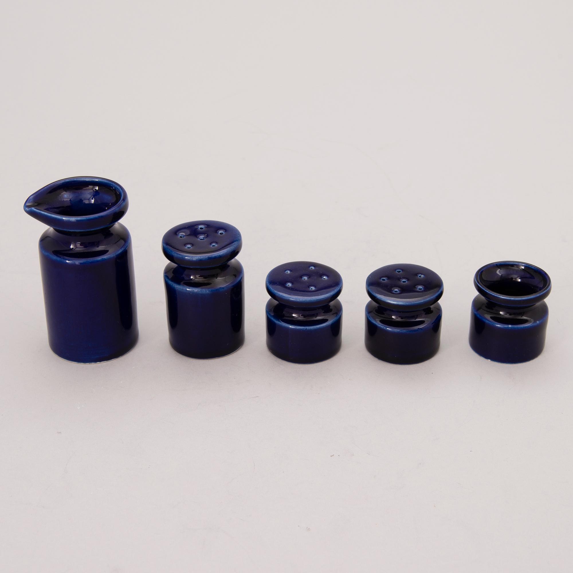 A 9 + 6-piece set of Kilta / Teema porcelain by Arabia, Finland.