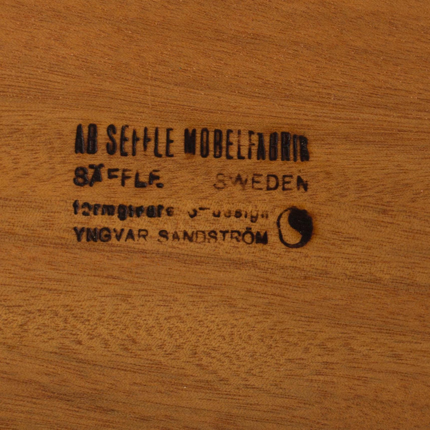A second half of the 20th century coffee table, designed by Yngvar Sandström, AB Seffle Möbelfabrik, Sweden.