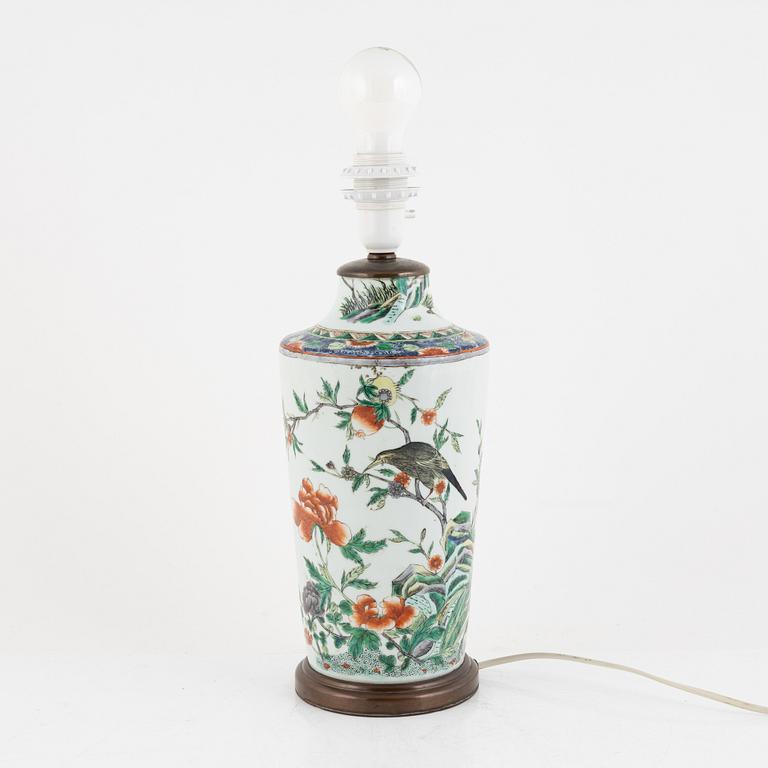 Bordslampa, porslin, Kina, 1900-tal.