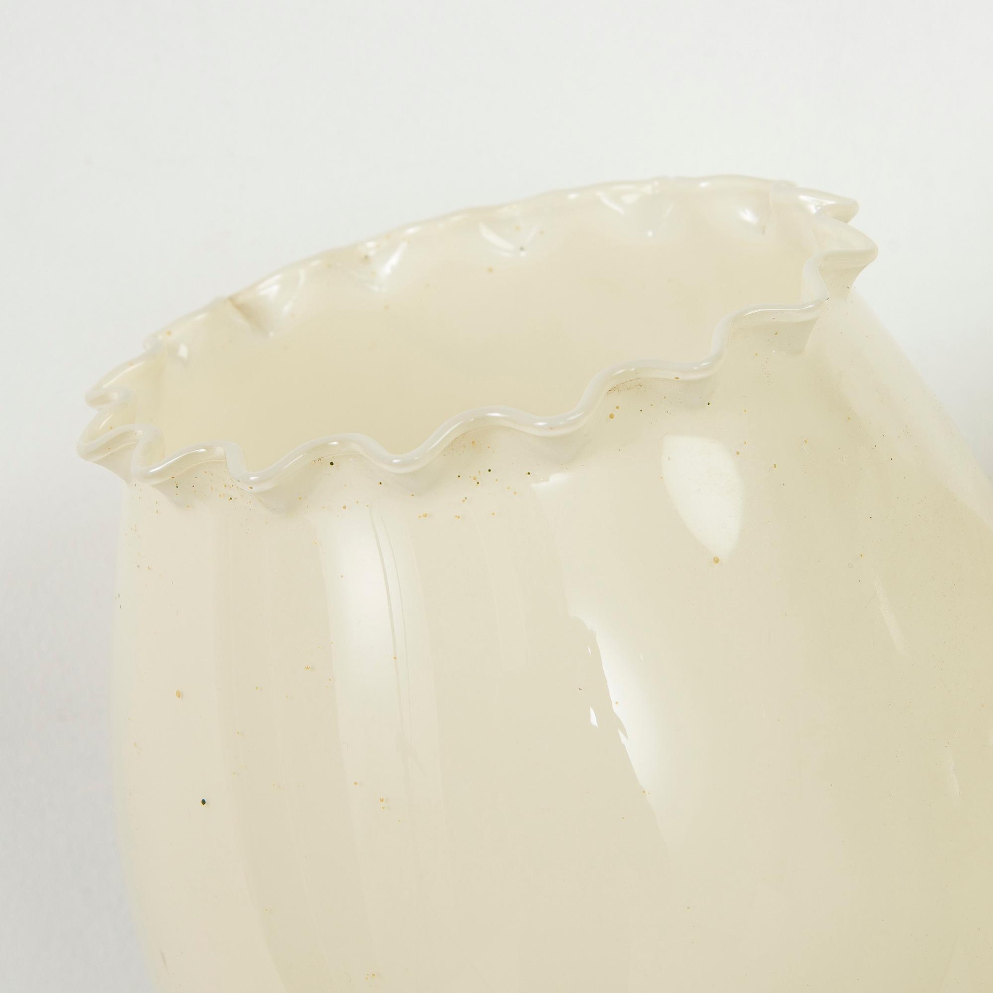 Paavo Tynell, A mid-20th century made to order wall light for Taito.