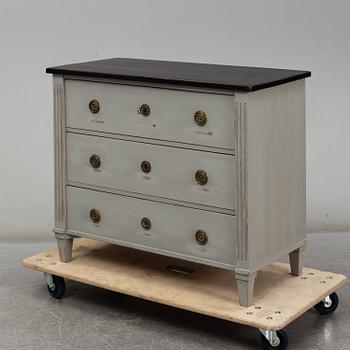 A Gustavian style chest of drawers. Ca 1900.