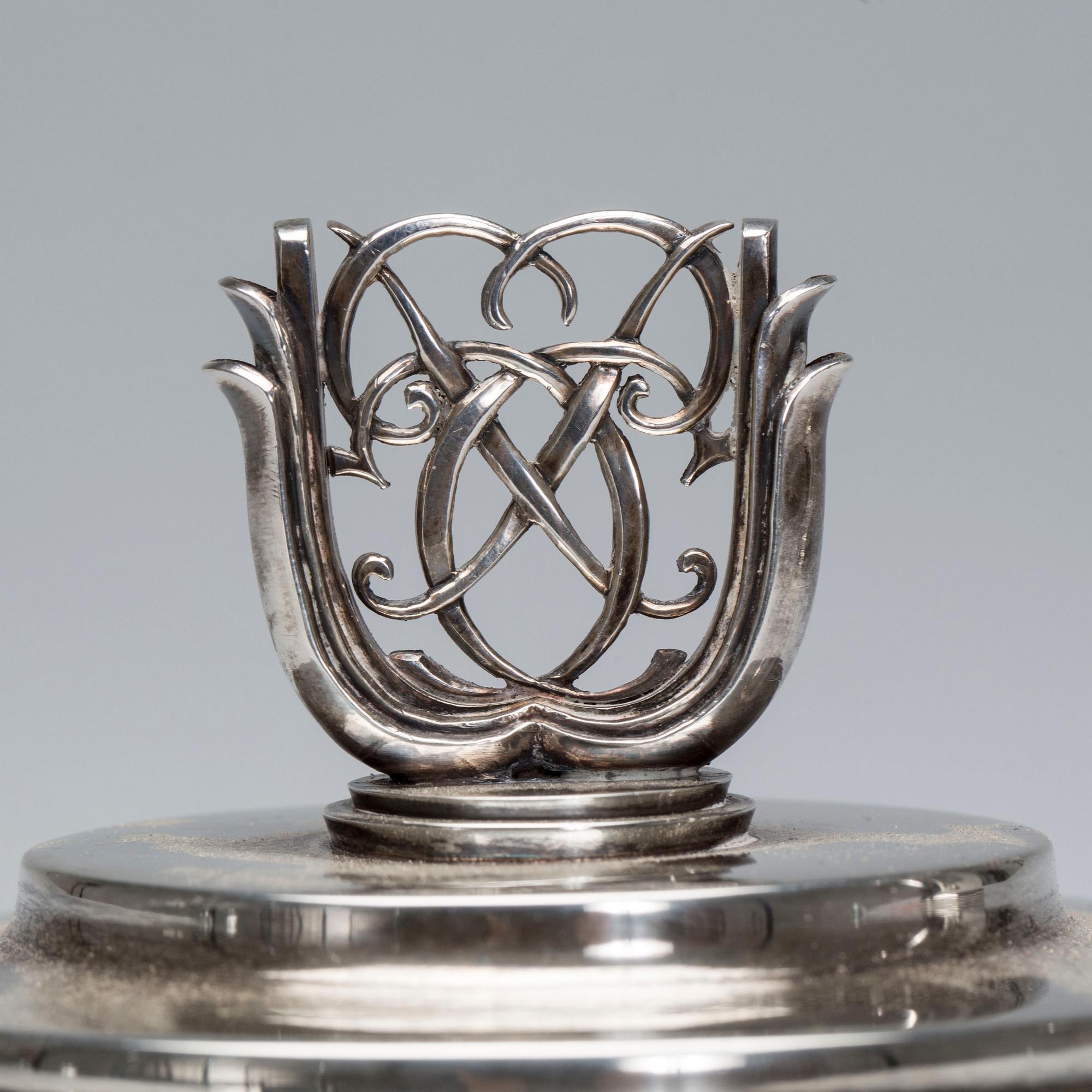 BÄGARE med LOCK, sterlingsilver, Atelier Borgila, Stockholm, 1938. Vikt ca 415 g.