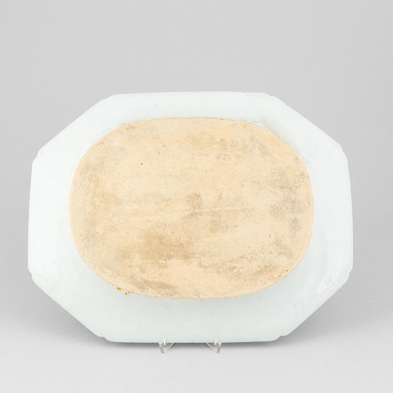 A blue and white serving dish, China, Qianlong (1736-95).