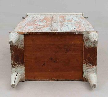 POTTSKÅP, gustavianskt, 1700-talets andra hälft.