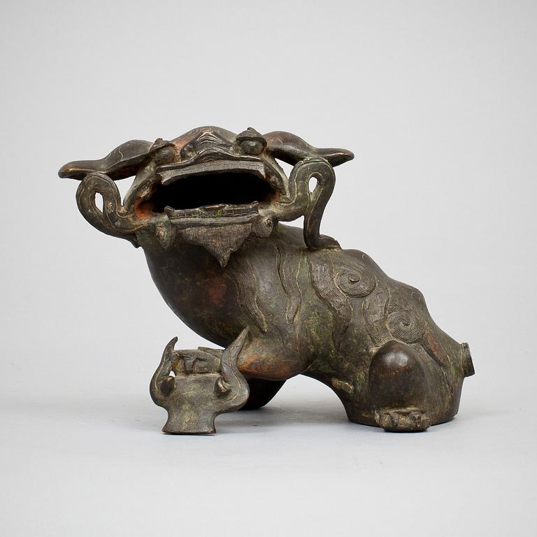 FIGURIN, brons. Kina 1800/1900-tal.