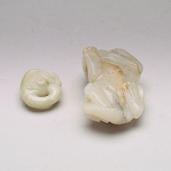 Two nephrite figurines, presumably late Qing dynasty (1644-1912).