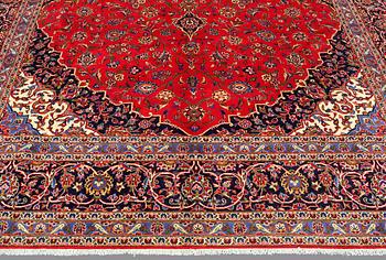 A signed Kashan carpet ca 490 x 289 cm.