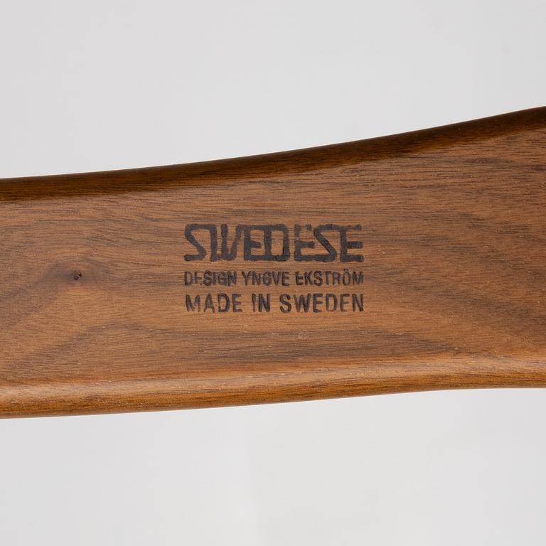 Yngve Ekström, fåtölj med fotpall, ”Lamino”,  Swedese, 2009.