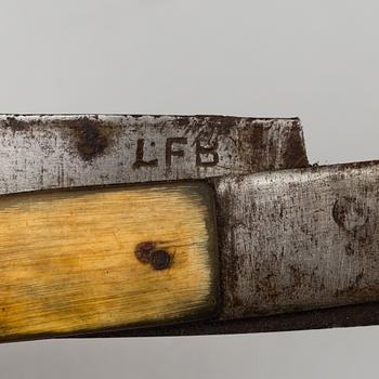 A COLLECTION OF 12 FOLDING KNIVES, 19th century.