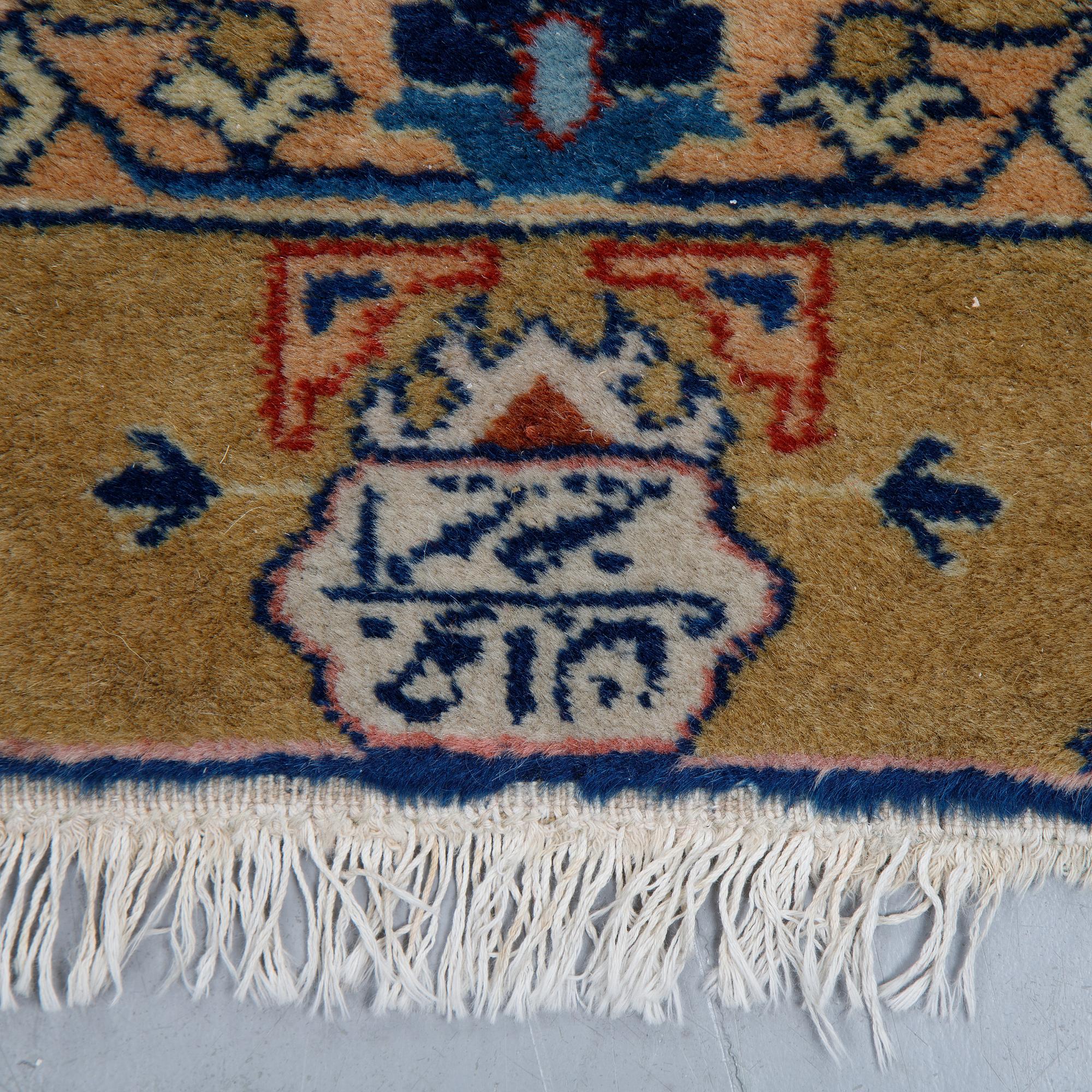 A carpet, semi-antiqie Tabris, ca  407 x 293 cm.