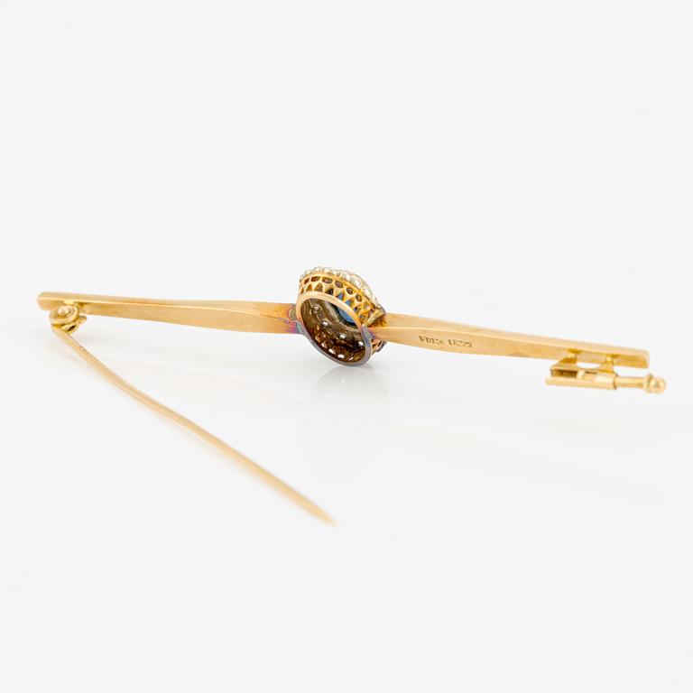 Brooch, 18K gold, with sapphire and rose-cut diamonds.