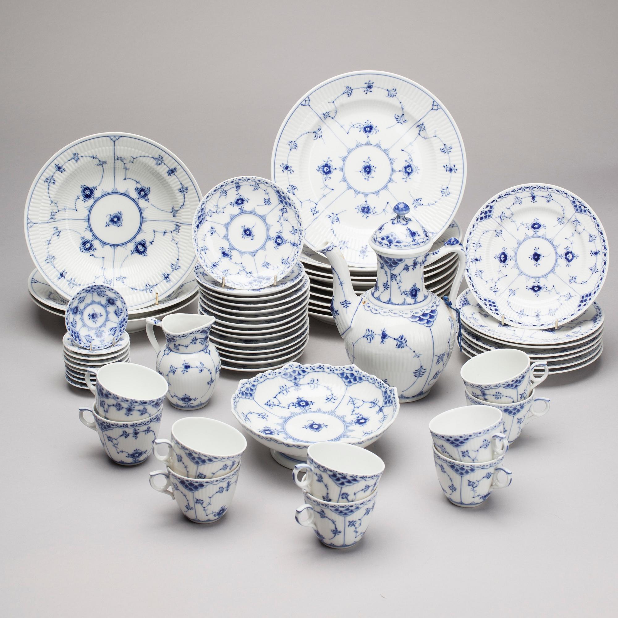 SERVISDELAR, 45 delar, porslin, "Musselmalet", Royal Copenhagen, 1950- /60-tal.