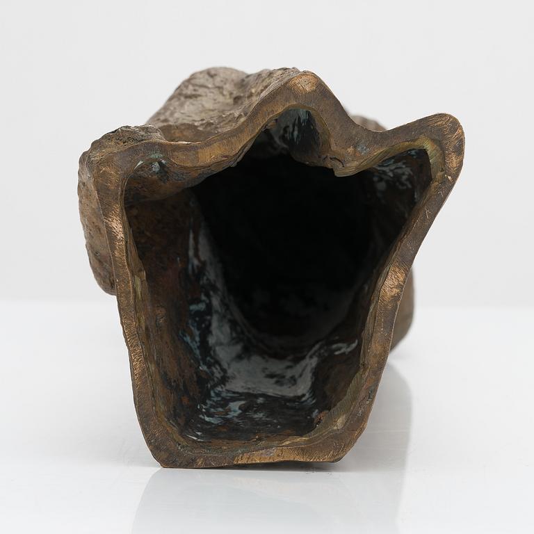 Jussi Vikainen, veistos, pronssi, signeerattu ja päivätty -83.