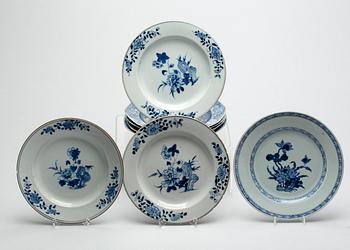 TALLRIKAR, 8 st, porslin, Kina, Qianlong (1736-95).