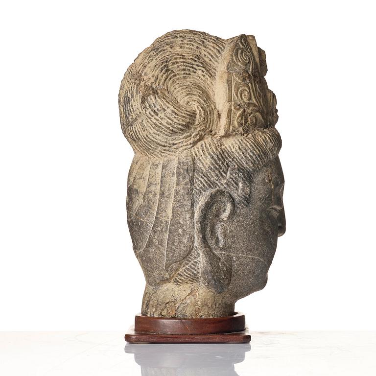A large well sculptured head of Guanyin, Ming dynasty (1368-1644).