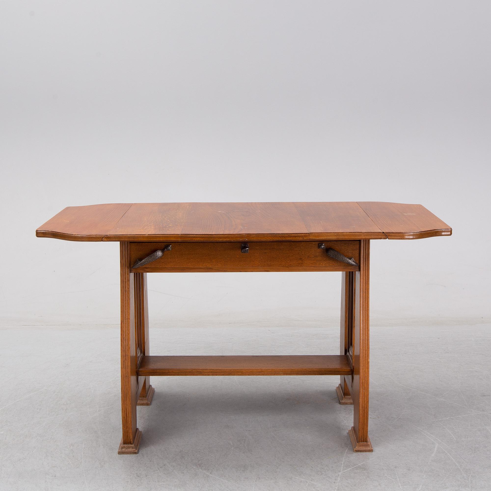 An oak Art Nouveau desk, early 20th Century.