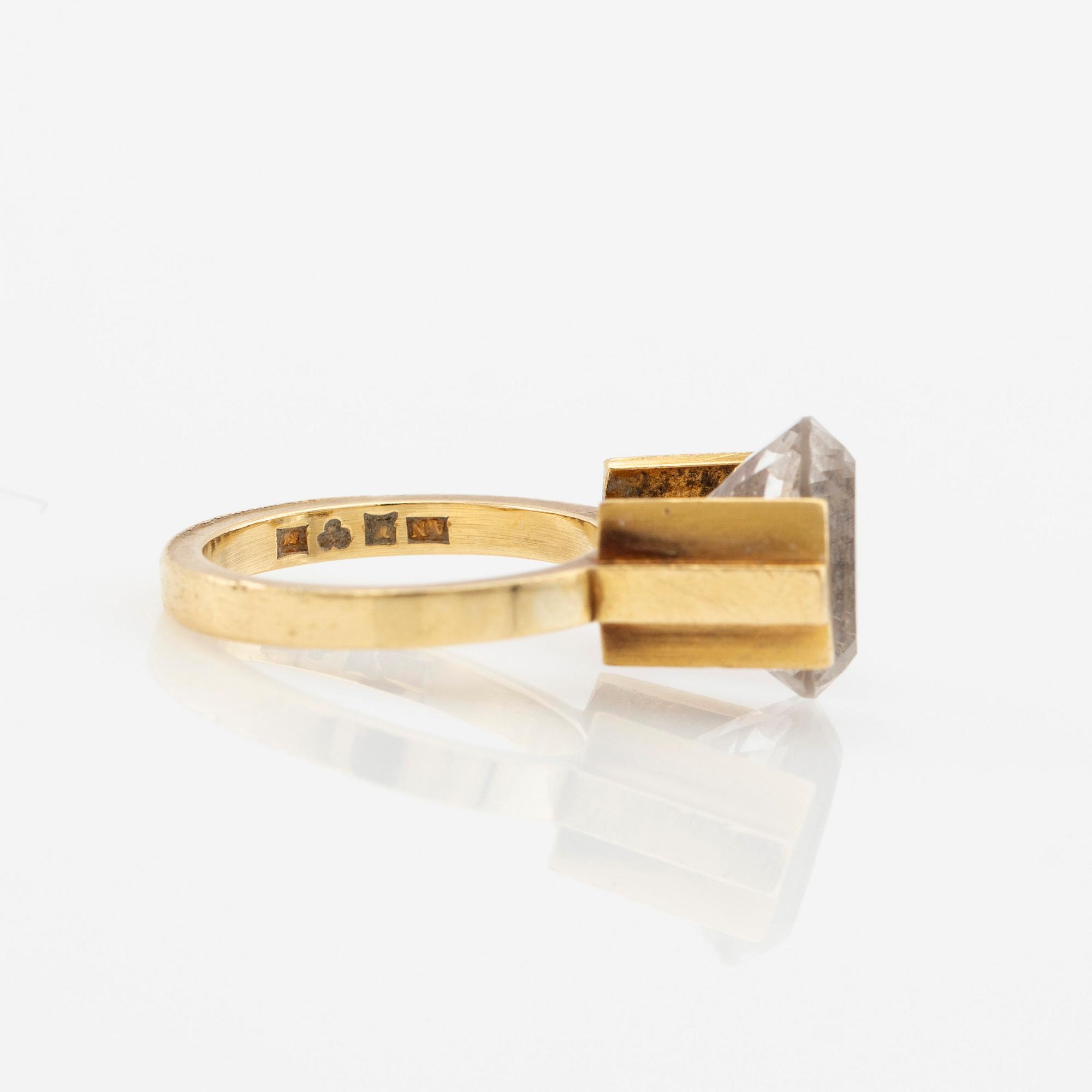 Wiwen Nilsson, Ring 18K gold with a round faceted rock crystal, Lund, 1968.