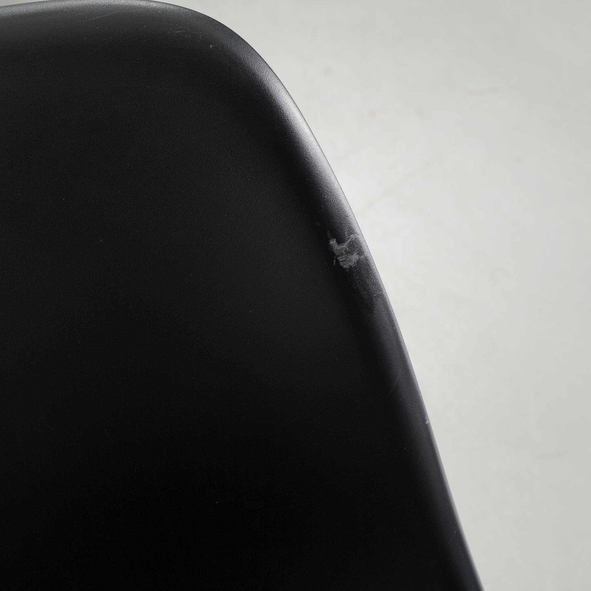 CHARLES & RAY EAMES, stolar, 6 st, Vitra, 2013.