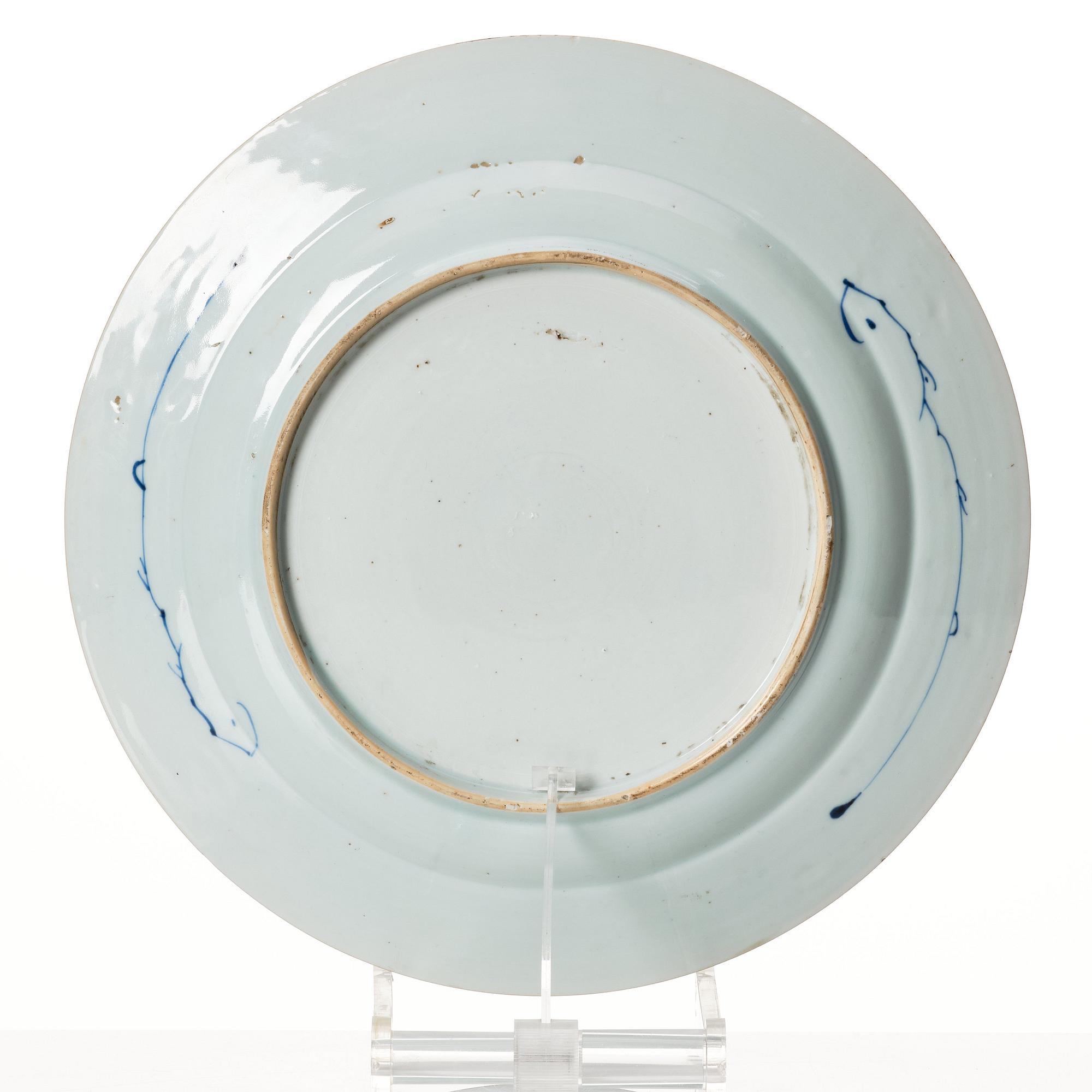 An imari verte dish, Qing dynasty, Kangxi (1662-1722).