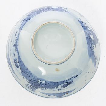 A blue and white porcelain bowl, China, Jiaqing (1796-1820).