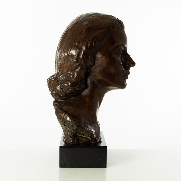 Gudmar Olovson, skulptur. Signerad. Numrerad. Gjutarstämpel. Brons, total höjd 58 cm, längd 29 cm.