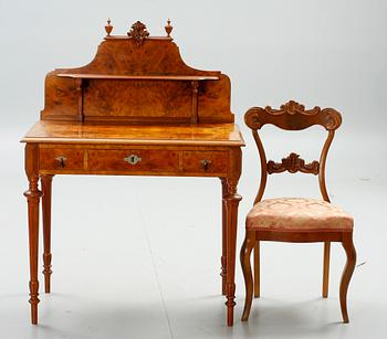 DAMSKRIVBORD samt STOL, nyrenässans resp nyrokoko. 1800-talets slut.