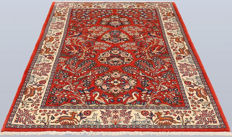 A Sarouk rug, approx. 212 x 140 cm.