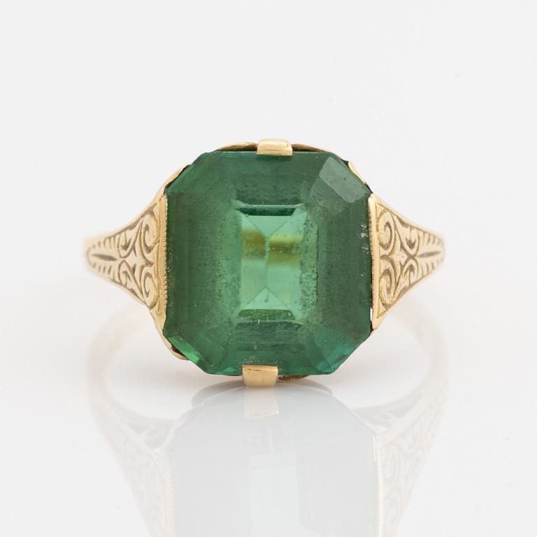 Ring, guld och grön turmalin.