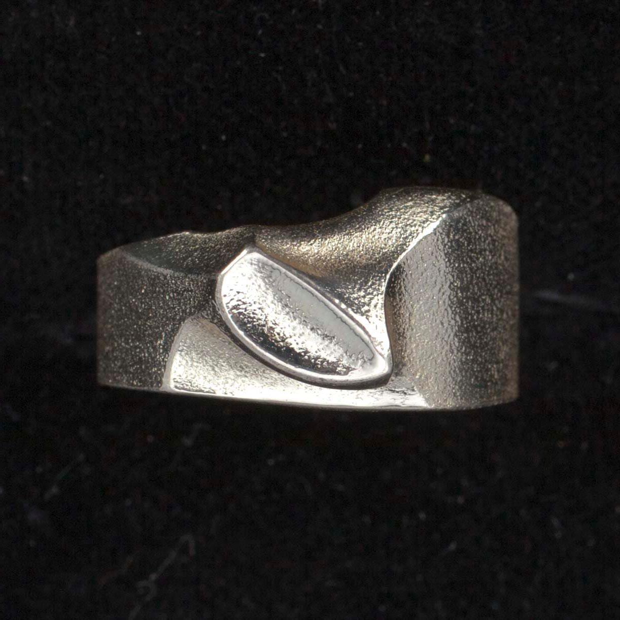 HALSSMYCKE, silver, Z.Popovits Lapponia, 1991, samt RING, silver, B.Weckström Lapponia, 1985. Tot vikt ca 23,8 gr.
