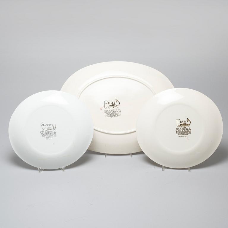 17 pieces of eartheware tableware from Johnson Bros, England, second half of the 20th century.