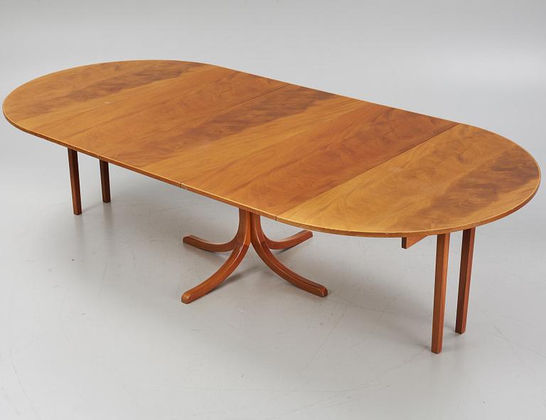 Josef Frank, a mahogany veneered model 771 dining table, Svenskt Tenn, post 1985.