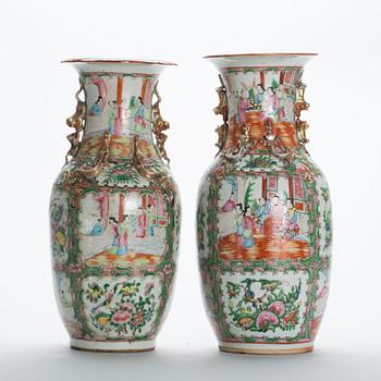 GOLVVASER, 2 st, porslin, Kanton, Kina, omkring 1900.