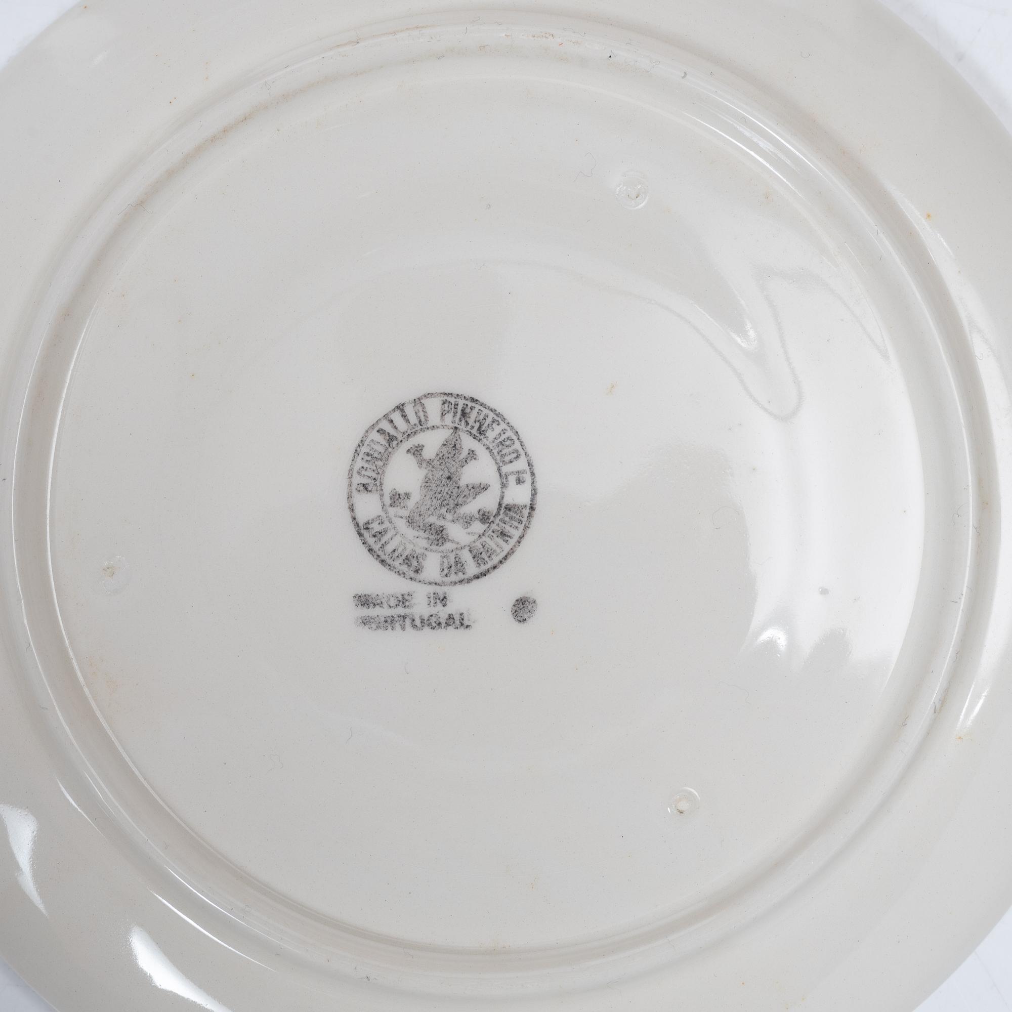 Tea service, 9 pieces, Bordallo Pinheiro Caldas Da Rainha, Portugal, late 20th century.