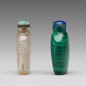 SNUSFLASKOR, två stycken, bergkristall och malakit. Qingdynastin, 1800-tal.