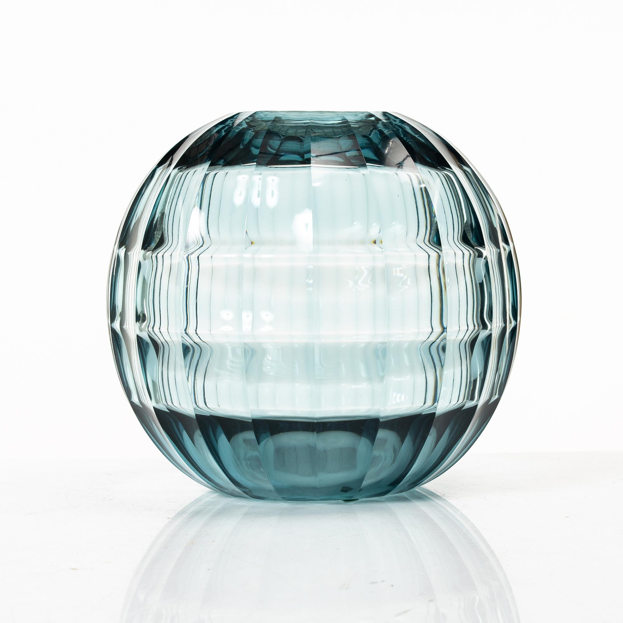 Elis Bergh, a vase, Kosta.