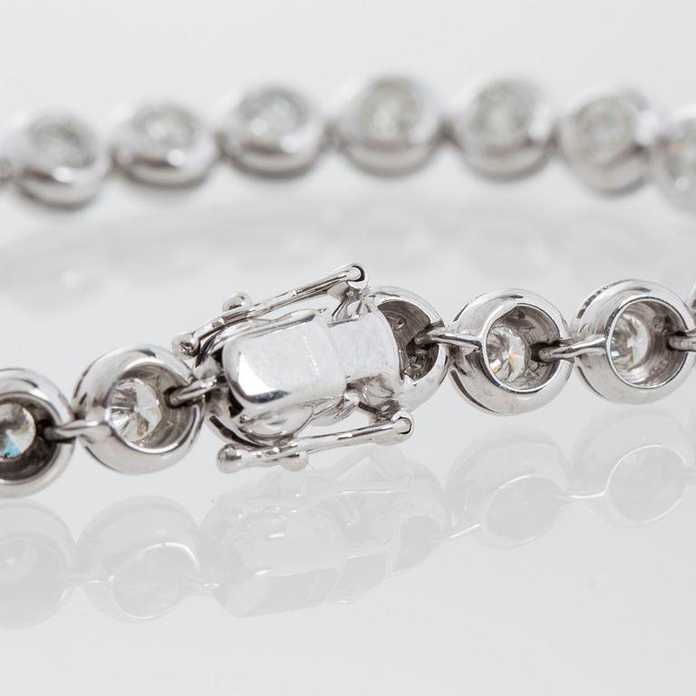 ARMBAND, 18K vitguld med briljantslipade diamanter ca 4.35 ct.