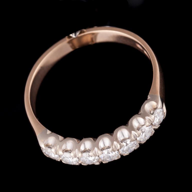 ALLIANSRING, 14K guld, 7 briljantslipade diamanter tot. 0,63 ct, kontrollstämpel 1987. Vikt 3,2 g.
